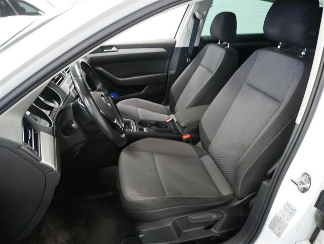VOLKSWAGEN Passat 2015 Sedan Trendline 1,4 TSI 92 kW (125 hv) BlueMotion Technology