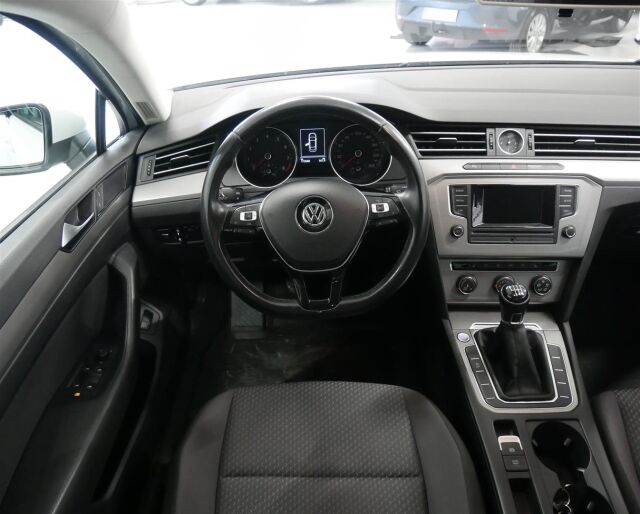VOLKSWAGEN Passat 2015 Sedan Trendline 1,4 TSI 92 kW (125 hv) BlueMotion Technology