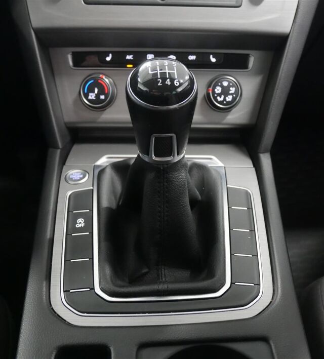 VOLKSWAGEN Passat 2015 Sedan Trendline 1,4 TSI 92 kW (125 hv) BlueMotion Technology