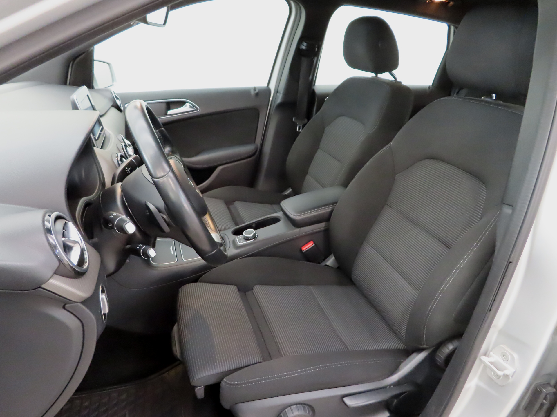 Mercedes-Benz B 180 Automatic Edition 2016, kuva 6/10