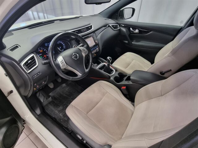 NISSAN Qashqai 2015 DIG-T 115 Business 360 2WD 6M/T E6 Alcantara / 360- Kamera / Koukku / LED / Navi