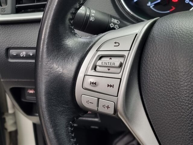 NISSAN Qashqai 2015 DIG-T 115 Business 360 2WD 6M/T E6 Alcantara / 360- Kamera / Koukku / LED / Navi