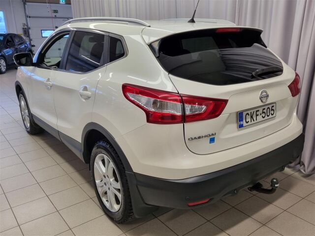 NISSAN Qashqai 2015 DIG-T 115 Business 360 2WD 6M/T E6 Alcantara / 360- Kamera / Koukku / LED / Navi