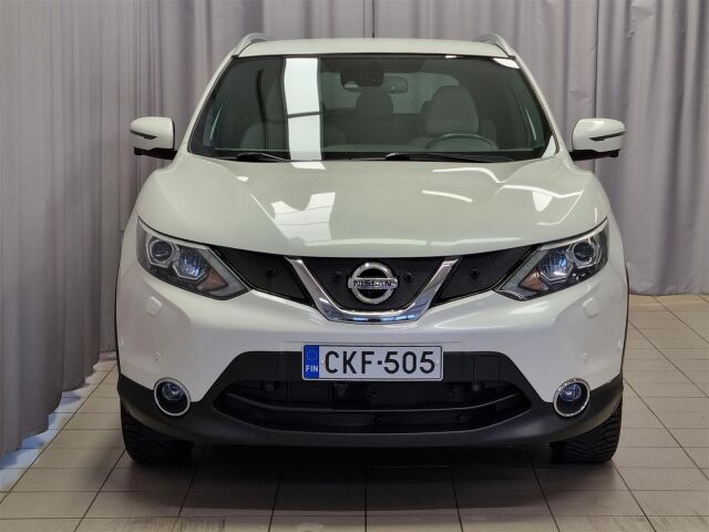 NISSAN Qashqai 2015 DIG-T 115 Business 360 2WD 6M/T E6 Alcantara / 360- Kamera / Koukku / LED / Navi