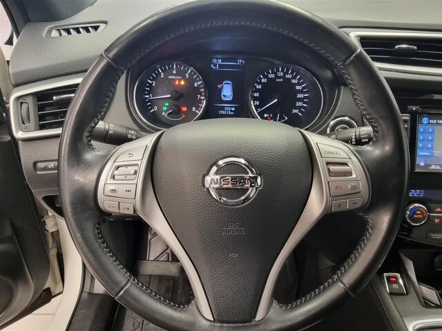 NISSAN Qashqai 2015 DIG-T 115 Business 360 2WD 6M/T E6 Alcantara / 360- Kamera / Koukku / LED / Navi