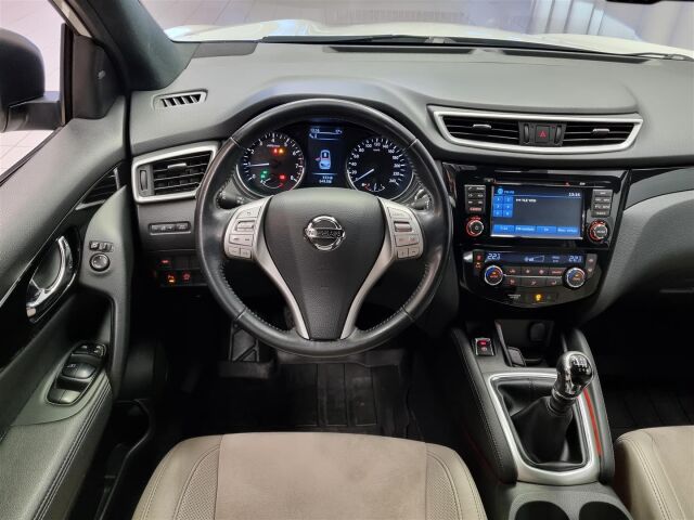 NISSAN Qashqai 2015 DIG-T 115 Business 360 2WD 6M/T E6 Alcantara / 360- Kamera / Koukku / LED / Navi
