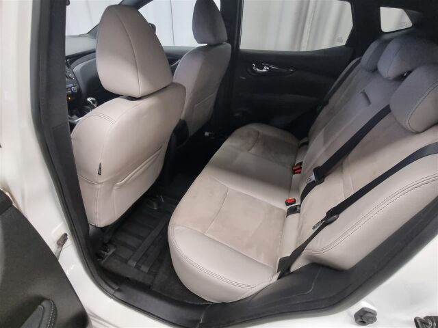 NISSAN Qashqai 2015 DIG-T 115 Business 360 2WD 6M/T E6 Alcantara / 360- Kamera / Koukku / LED / Navi
