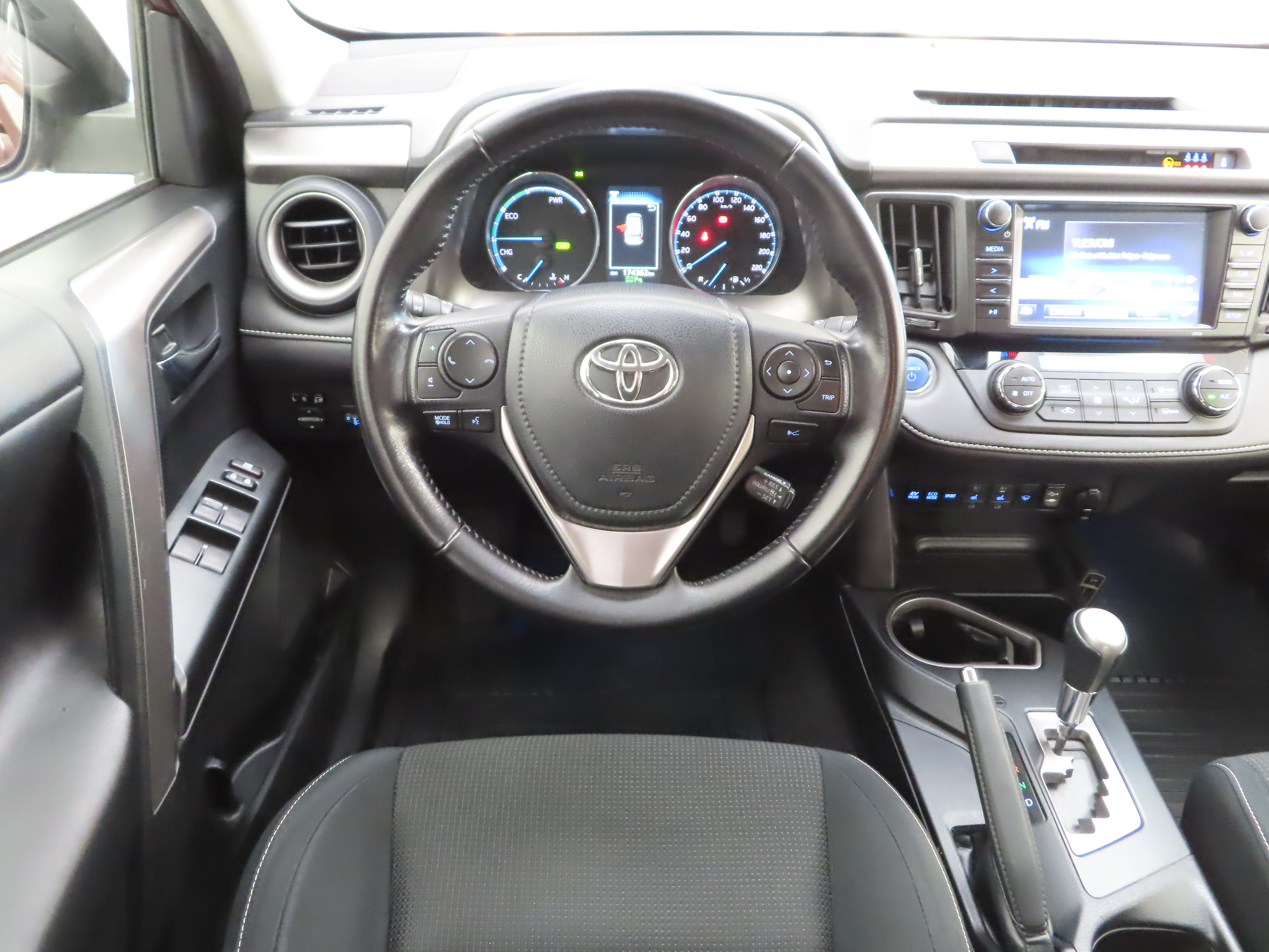 Toyota RAV4 2,5 Hybrid AWD Business 2016, photo 7/9