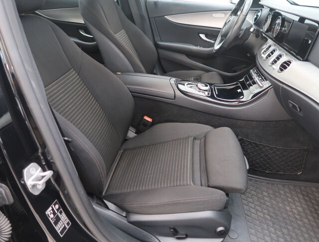 Mercedes-Benz E 2016 220 d T A Business