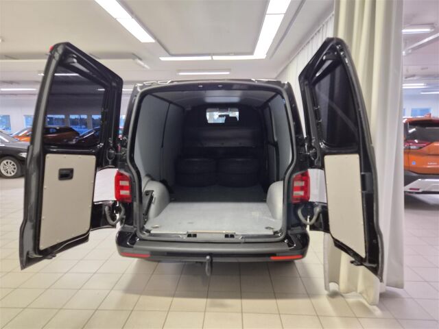 VOLKSWAGEN Transporter 2017 umpipakettiauto Pitkä 2,0 TDI 75 kW Black & Silver
