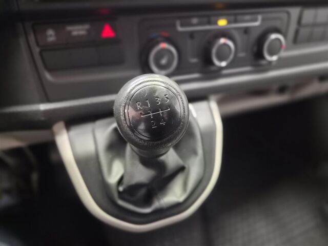 VOLKSWAGEN Transporter 2017 umpipakettiauto Pitkä 2,0 TDI 75 kW Black & Silver