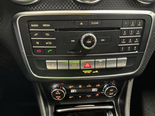 MERCEDES-BENZ A 2017 180 d A Premium Business