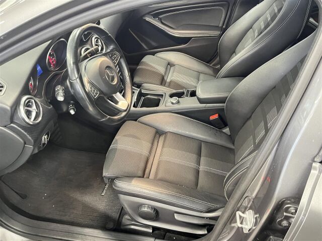 MERCEDES-BENZ A 2017 180 d A Premium Business