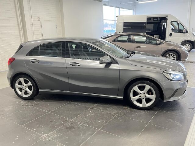 MERCEDES-BENZ A 2017 180 d A Premium Business