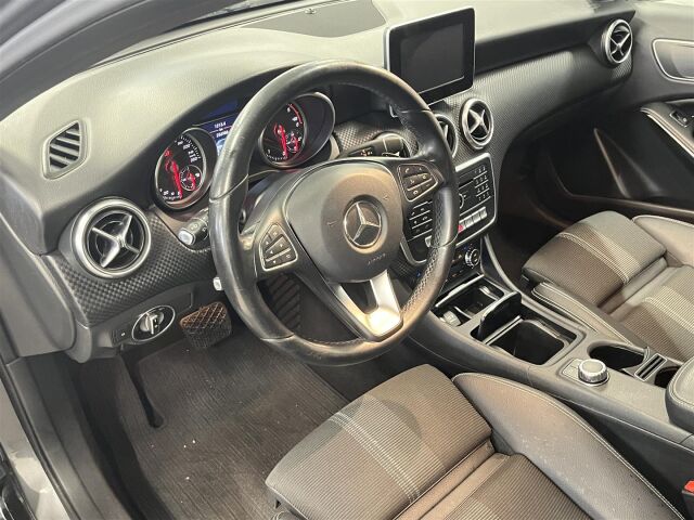 MERCEDES-BENZ A 2017 180 d A Premium Business