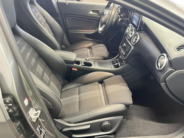 MERCEDES-BENZ A 2017 180 d A Premium Business
