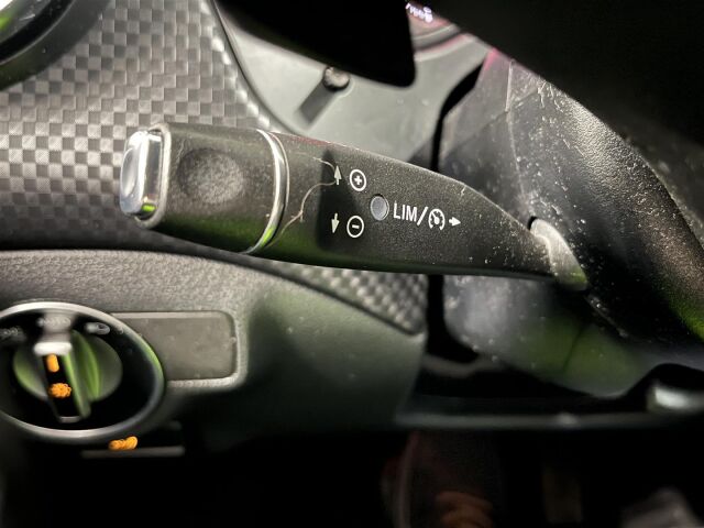 MERCEDES-BENZ A 2017 180 d A Premium Business