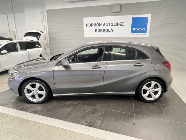 MERCEDES-BENZ A 2017 180 d A Premium Business