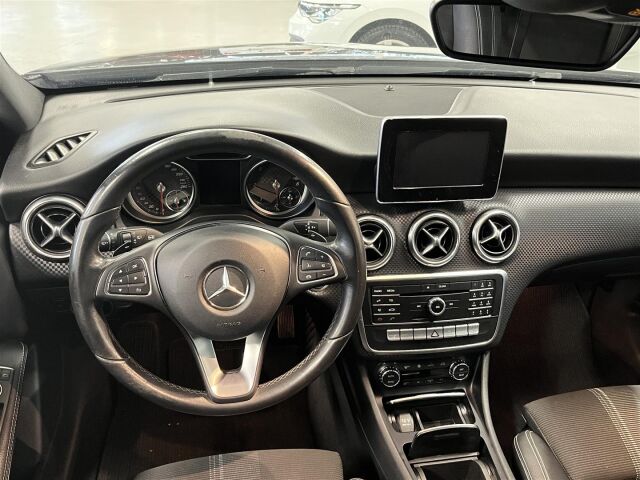 MERCEDES-BENZ A 2017 180 d A Premium Business