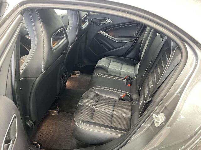 MERCEDES-BENZ A 2017 180 d A Premium Business