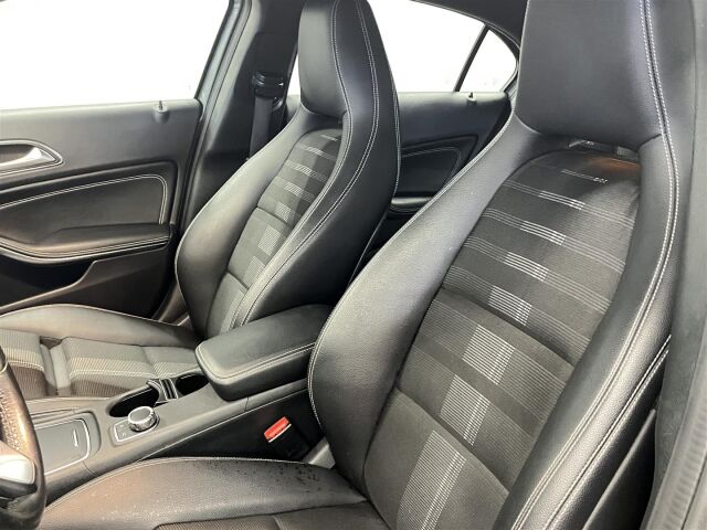 MERCEDES-BENZ A 2017 180 d A Premium Business