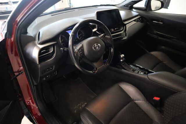 TOYOTA C-HR 2018 1,8 Hybrid Intense