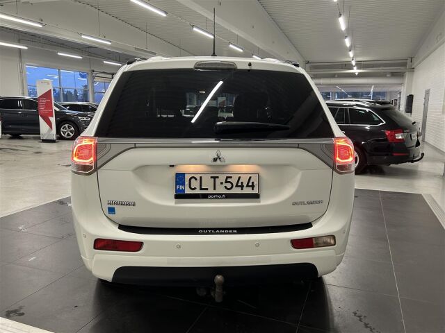 MITSUBISHI Outlander PHEV 2014 Comfort Plus Navi 4WD 5P