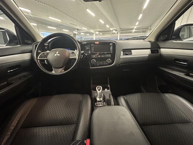 MITSUBISHI Outlander PHEV 2014 Comfort Plus Navi 4WD 5P