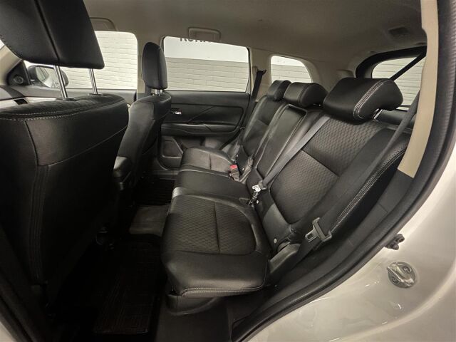 MITSUBISHI Outlander PHEV 2014 Comfort Plus Navi 4WD 5P
