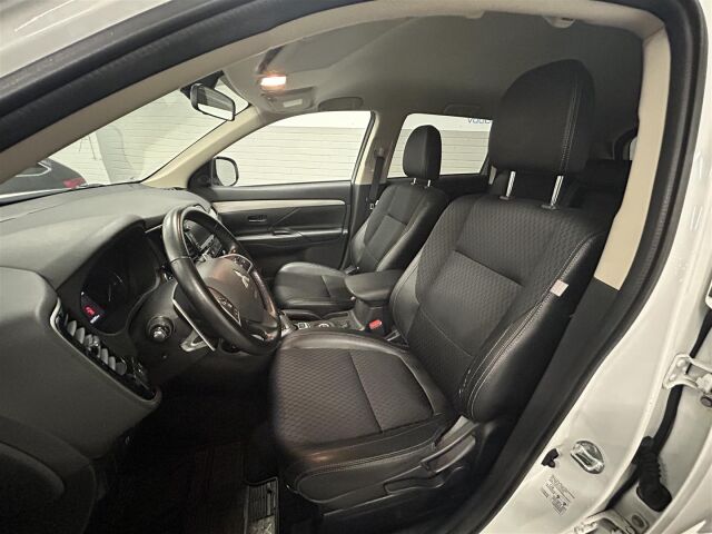 MITSUBISHI Outlander PHEV 2014 Comfort Plus Navi 4WD 5P