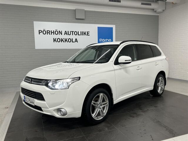 MITSUBISHI Outlander PHEV 2014 Comfort Plus Navi 4WD 5P