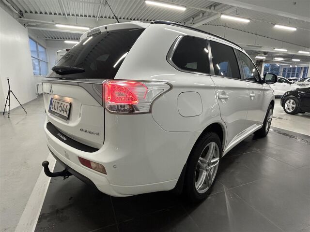 MITSUBISHI Outlander PHEV 2014 Comfort Plus Navi 4WD 5P