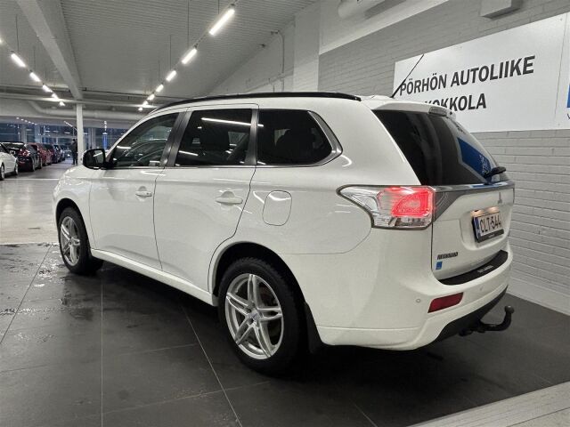 MITSUBISHI Outlander PHEV 2014 Comfort Plus Navi 4WD 5P