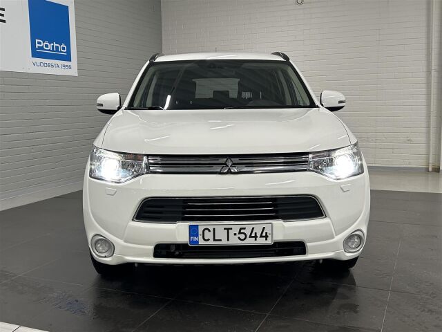 MITSUBISHI Outlander PHEV 2014 Comfort Plus Navi 4WD 5P