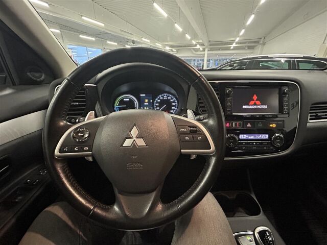 MITSUBISHI Outlander PHEV 2014 Comfort Plus Navi 4WD 5P