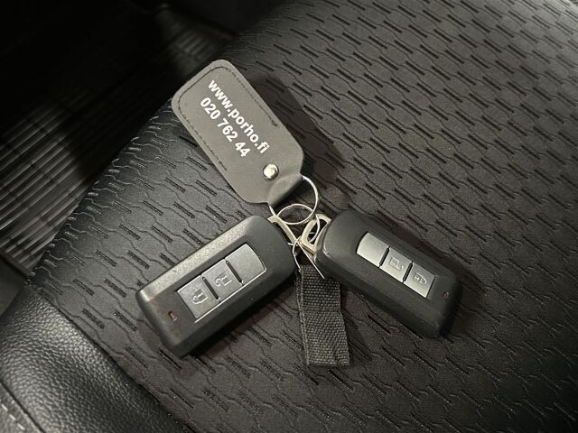 MITSUBISHI Outlander PHEV 2014 Comfort Plus Navi 4WD 5P