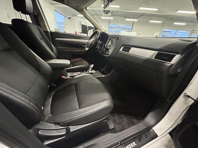 MITSUBISHI Outlander PHEV 2014 Comfort Plus Navi 4WD 5P