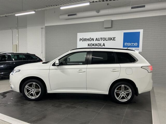 MITSUBISHI Outlander PHEV 2014 Comfort Plus Navi 4WD 5P