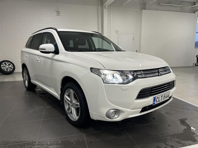 MITSUBISHI Outlander PHEV 2014 Comfort Plus Navi 4WD 5P