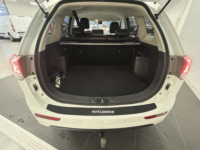 MITSUBISHI Outlander PHEV 2014 Comfort Plus Navi 4WD 5P