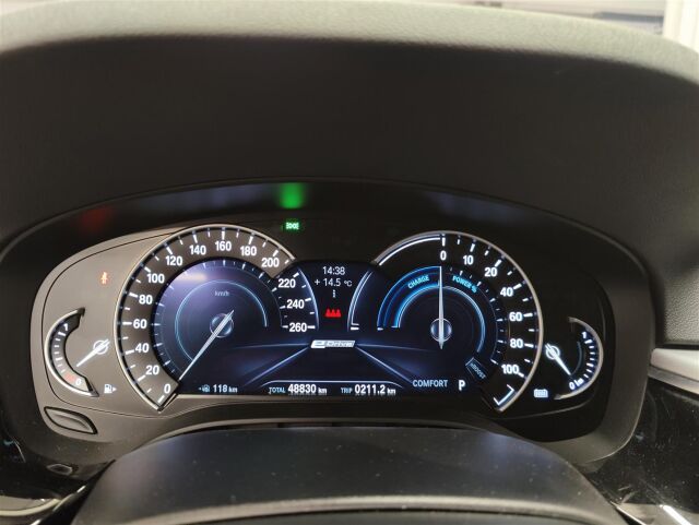 BMW 530 2019 G30 Sedan 530e A Charged Edition