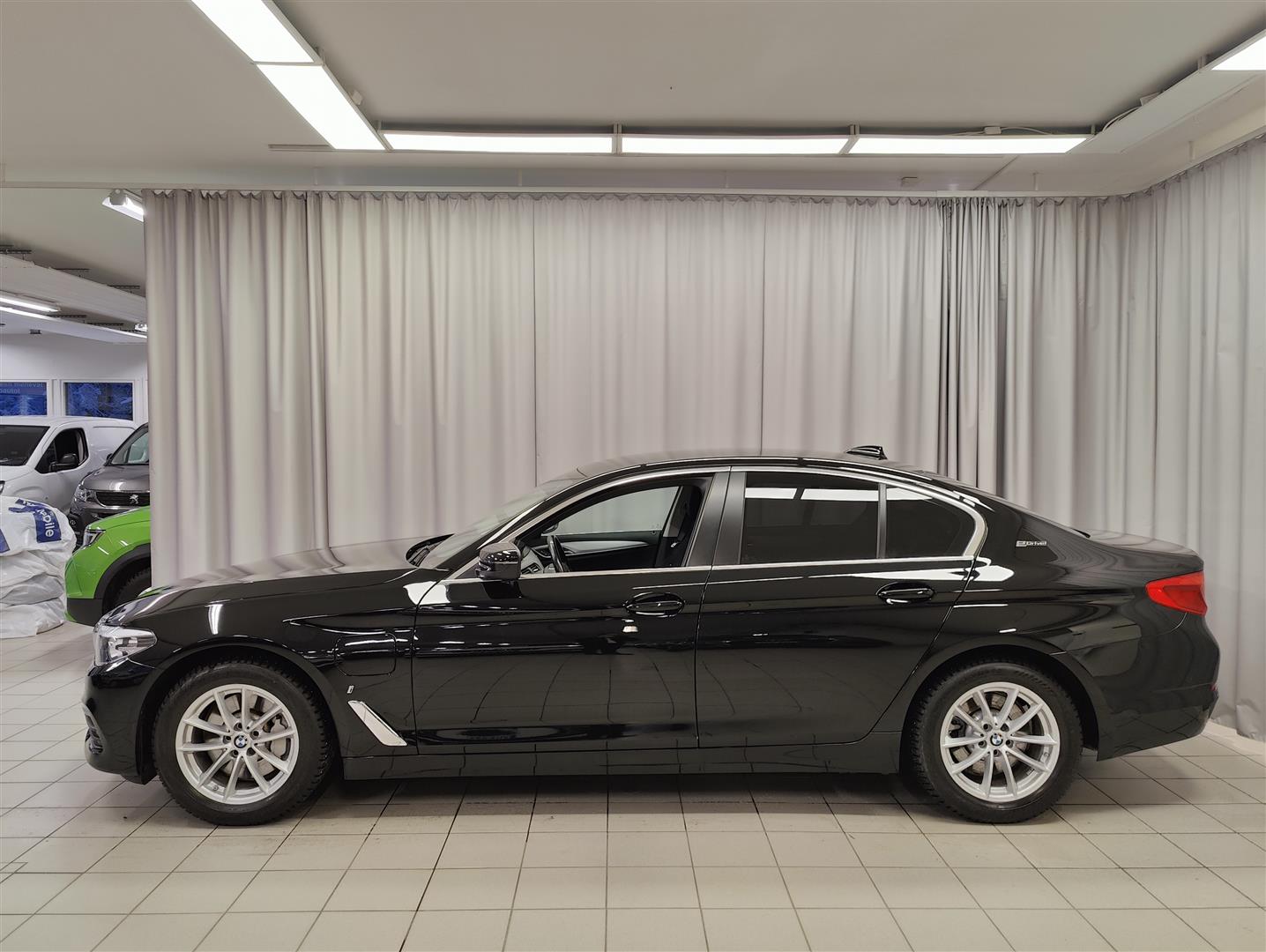 BMW 530 G30 Sedan 530e A Charged Edition 2019, kuva 3/19