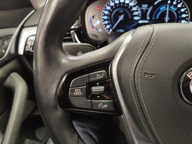 BMW 530 2019 G30 Sedan 530e A Charged Edition