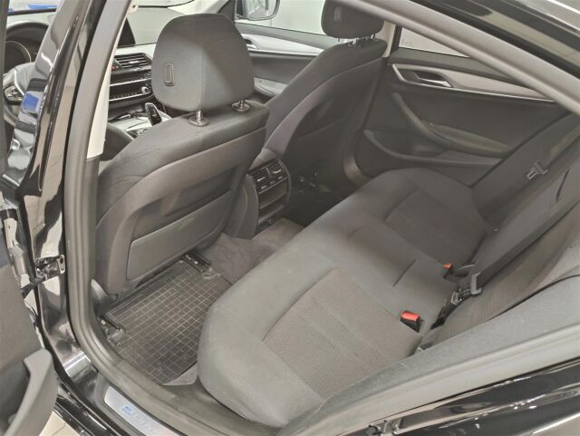 BMW 530 2019 G30 Sedan 530e A Charged Edition