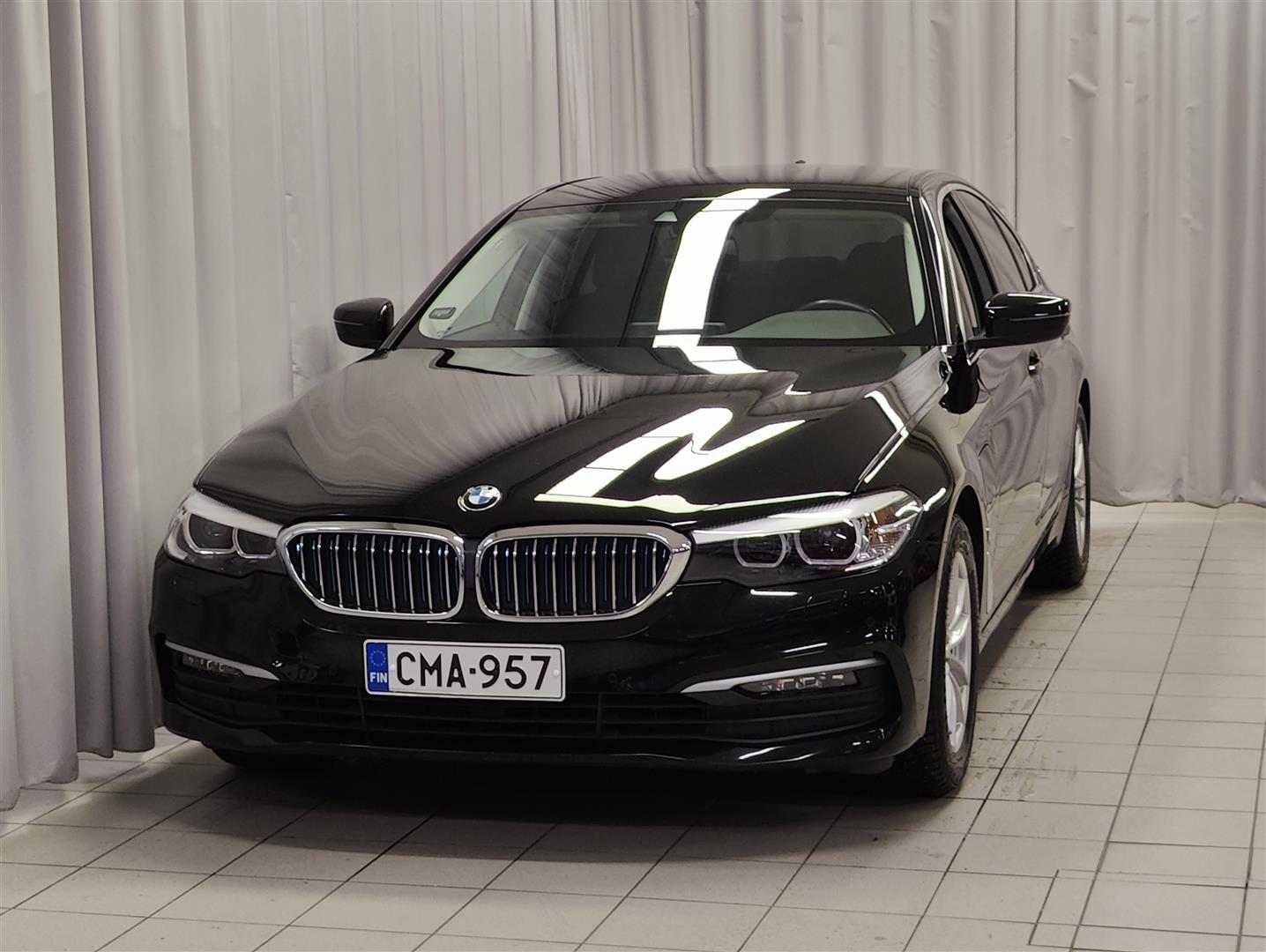 BMW 530 G30 Sedan 530e A Charged Edition 2019, kuva 2/19