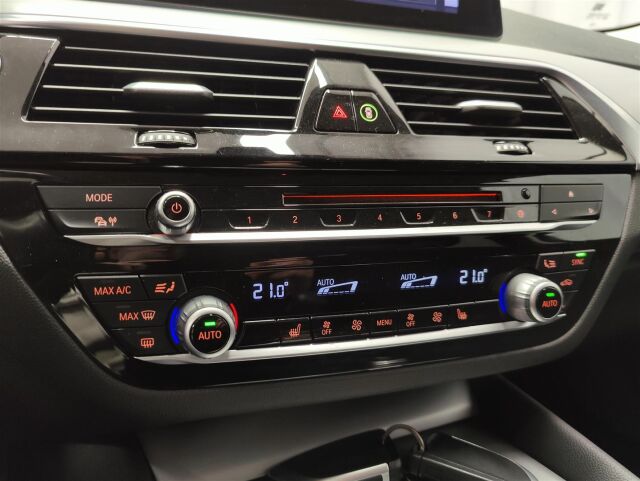 BMW 530 2019 G30 Sedan 530e A Charged Edition