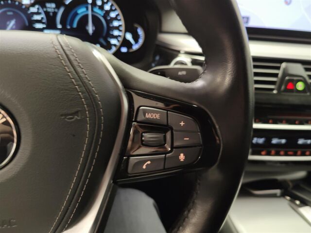 BMW 530 2019 G30 Sedan 530e A Charged Edition