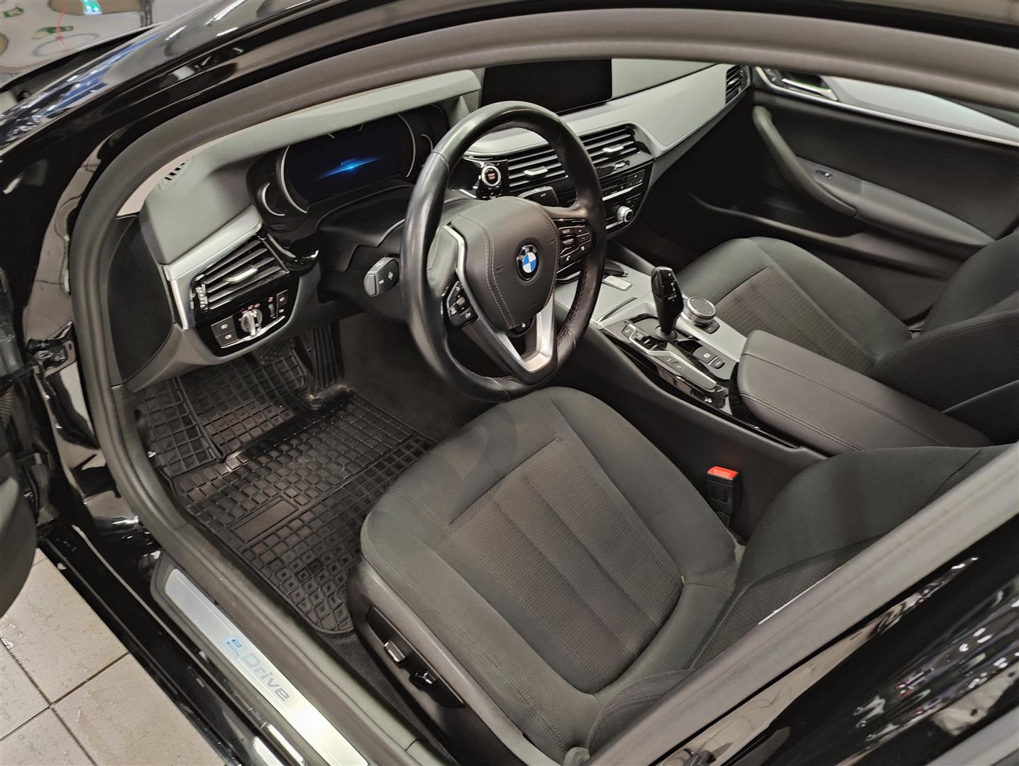 BMW 530 G30 Sedan 530e A Charged Edition 2019, kuva 7/19
