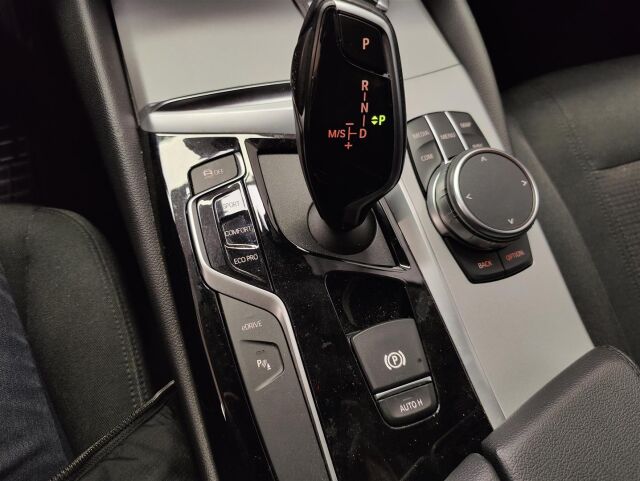 BMW 530 2019 G30 Sedan 530e A Charged Edition