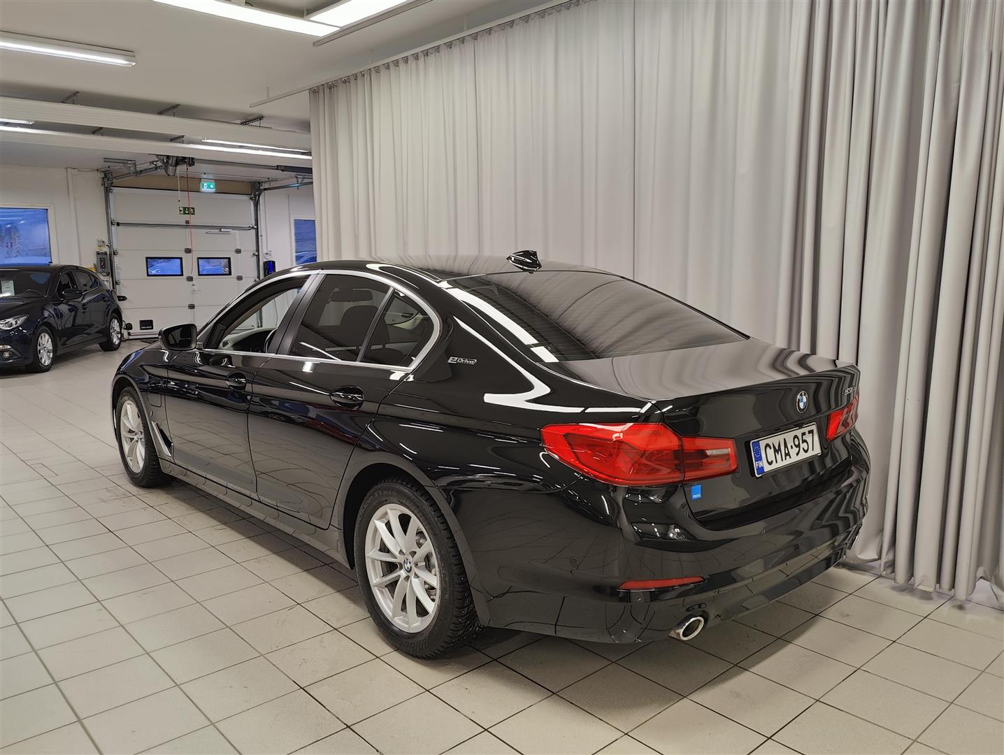 BMW 530 G30 Sedan 530e A Charged Edition 2019, kuva 4/19